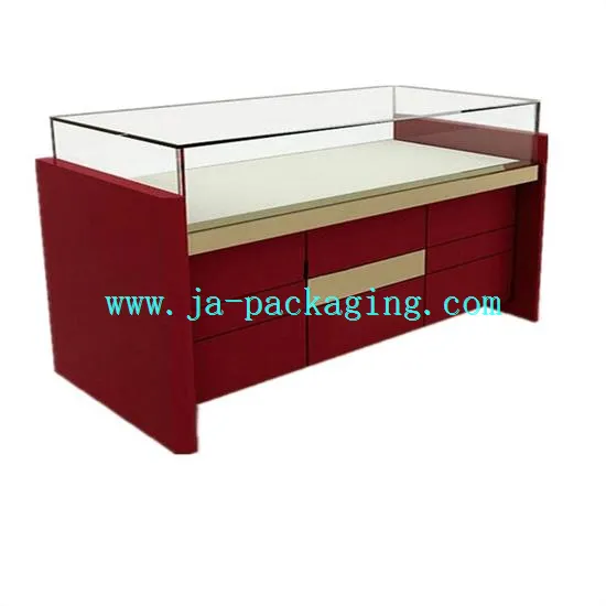 Sarkana koka vitrīna ar skapjiem un atvilktnēm