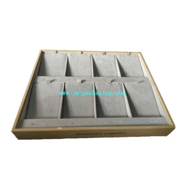 Kulonu un auskaru koka paplāte